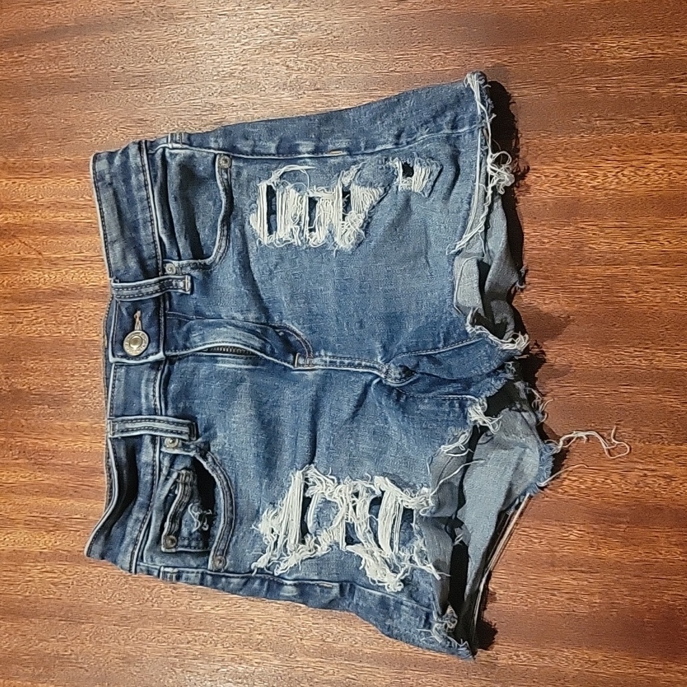 Womens size 00 American Eagle Stretchy- distressed Jean shorts.